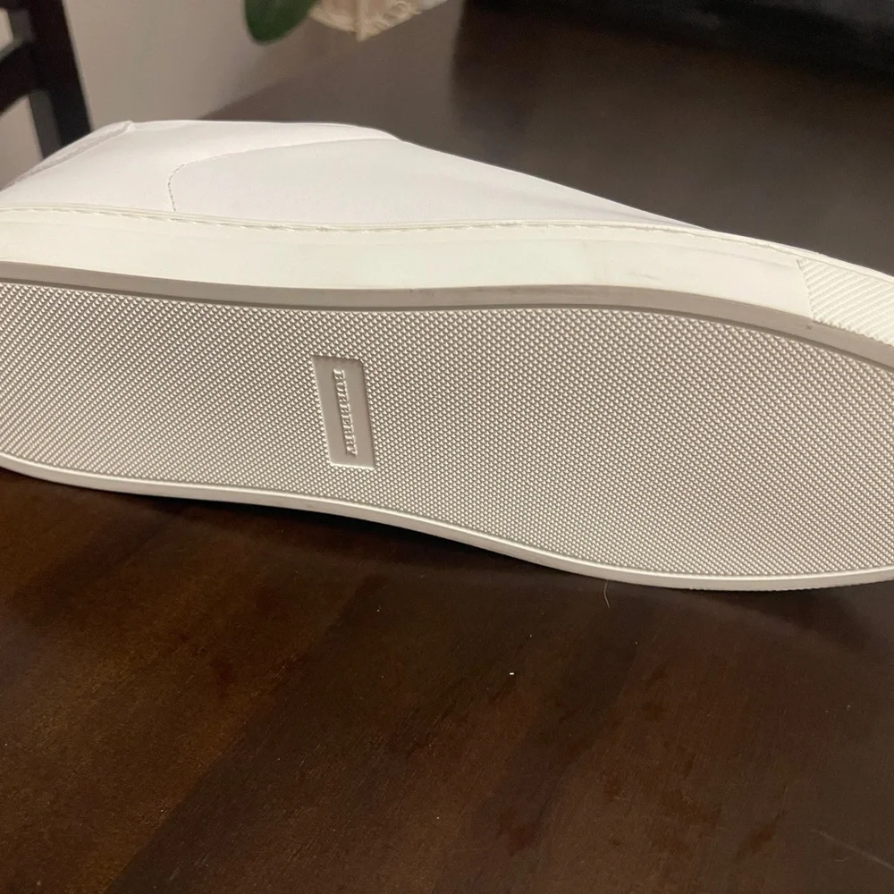 Burberry White Sneakers Minimalist Design - Picture 14 of 15